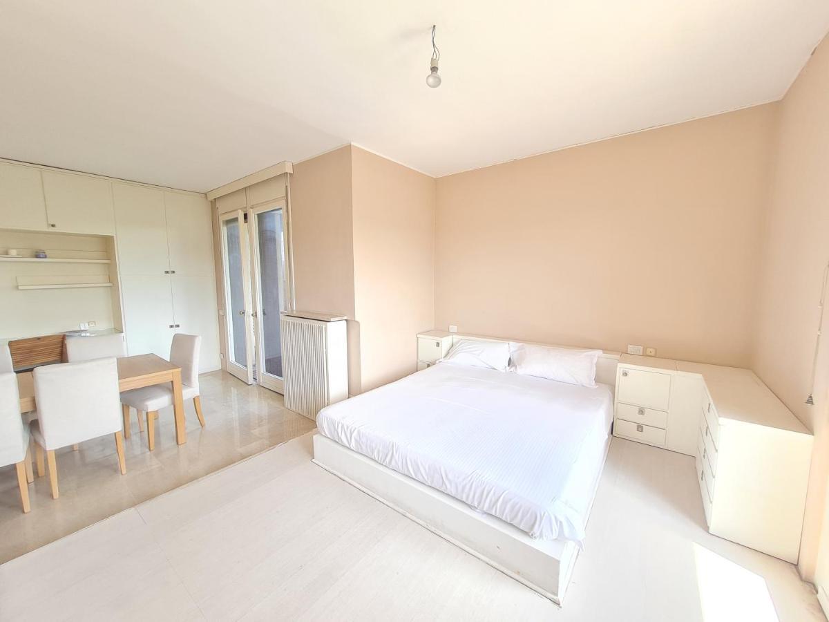 Ottoboni Charme Apartment With Terrace Milaan Buitenkant foto